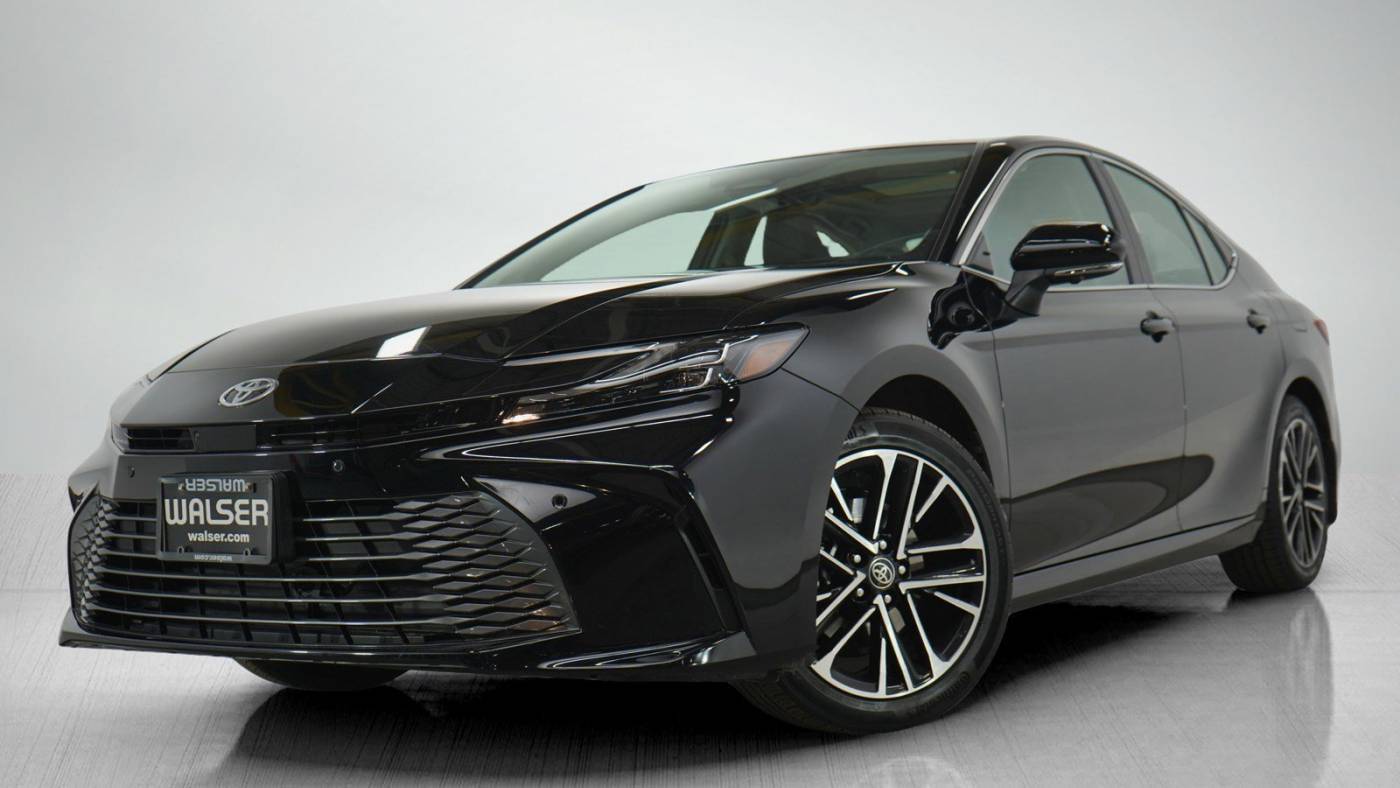 2025 Toyota Camry XLE — Sedan — 8,890 mi — Bloomington, MN