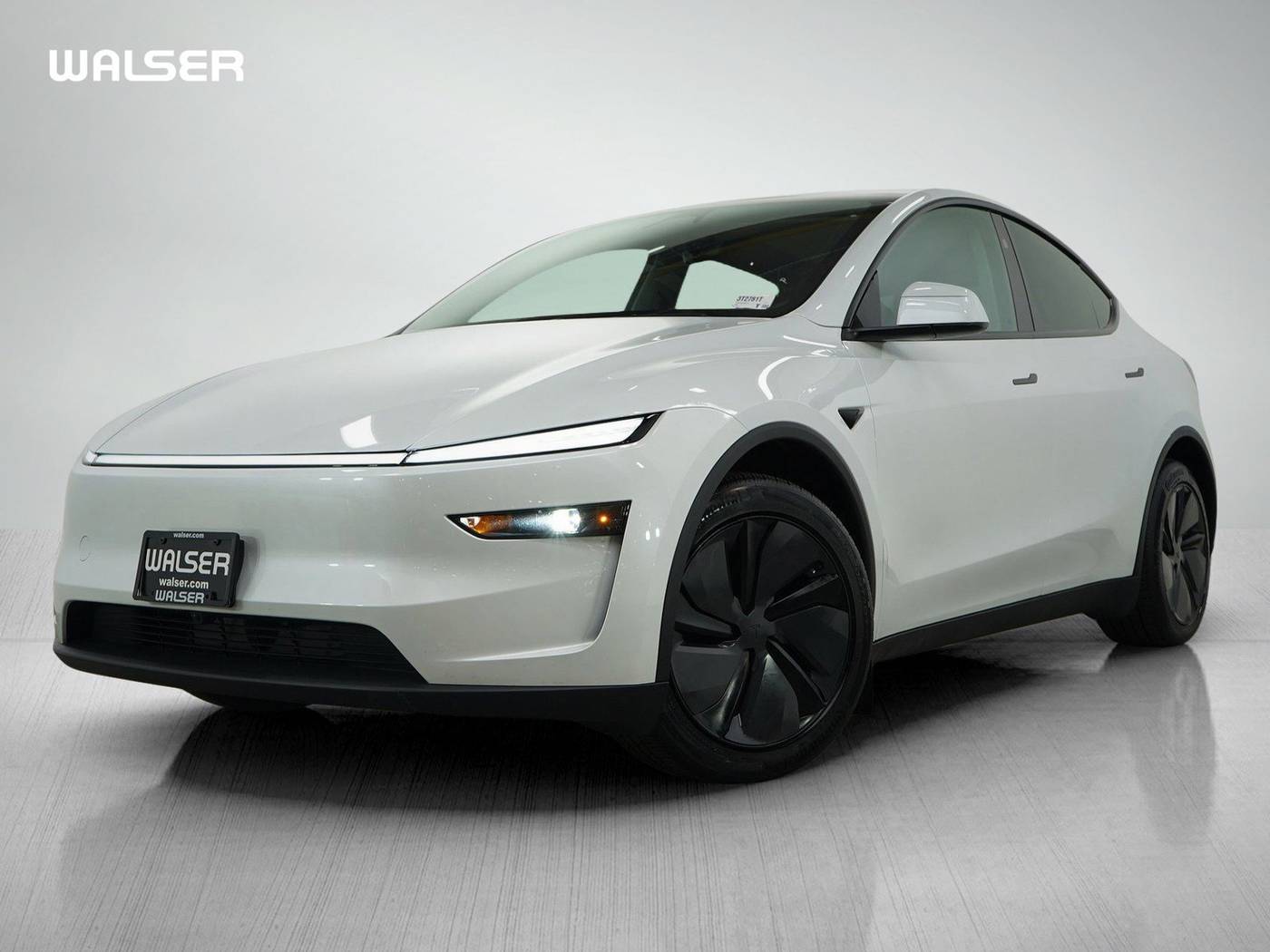 2026 Tesla Model Y Long Range — SUV — 5,274 mi — Bloomington, MN