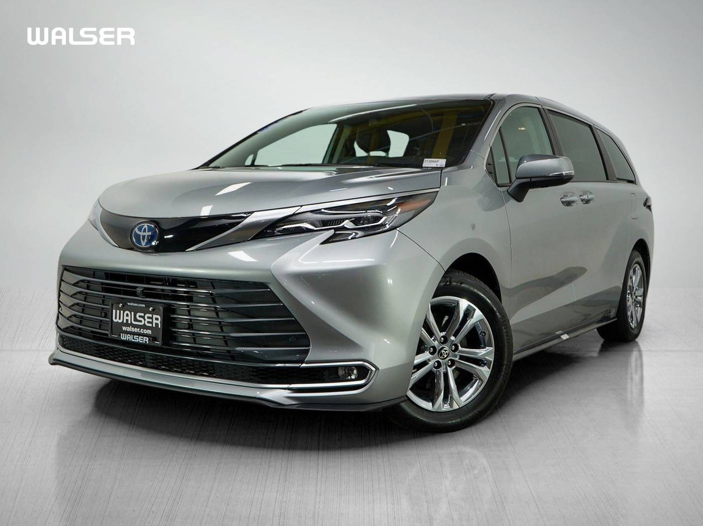 2024 Toyota Sienna Platinum — Minivan — 13,880 mi — Bloomington, MN