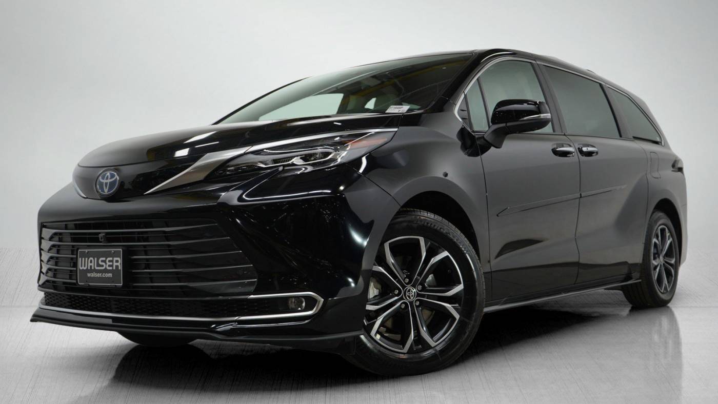 2025 Toyota Sienna Platinum — Minivan — 6,613 mi — Bloomington, MN
