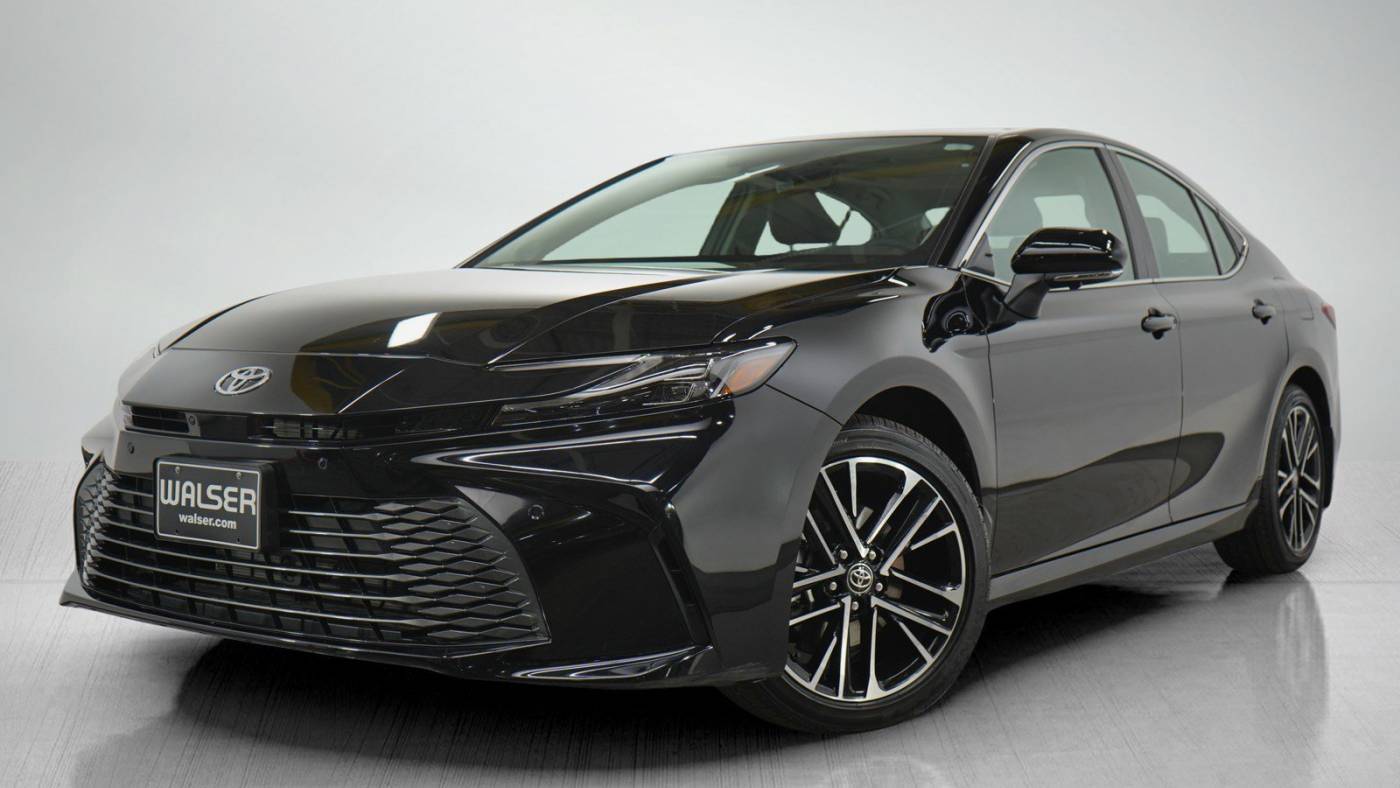 2025 Toyota Camry XLE — Sedan — 5,456 mi — Bloomington, MN