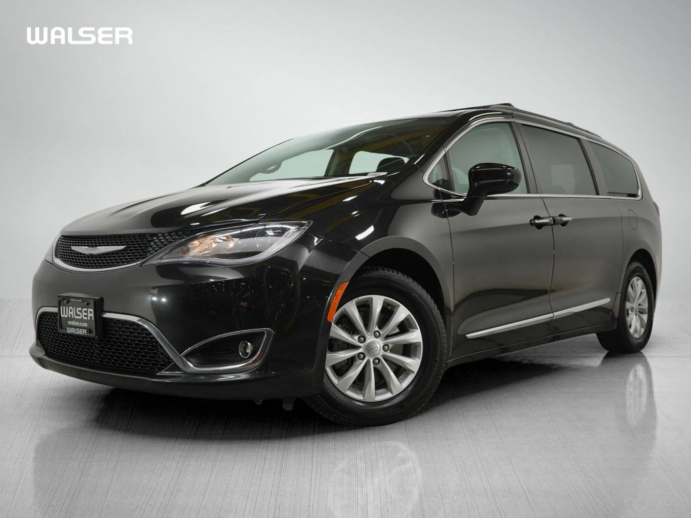 2017 Chrysler Pacifica Touring L — Minivan — 130,742 mi — Bloomington, MN