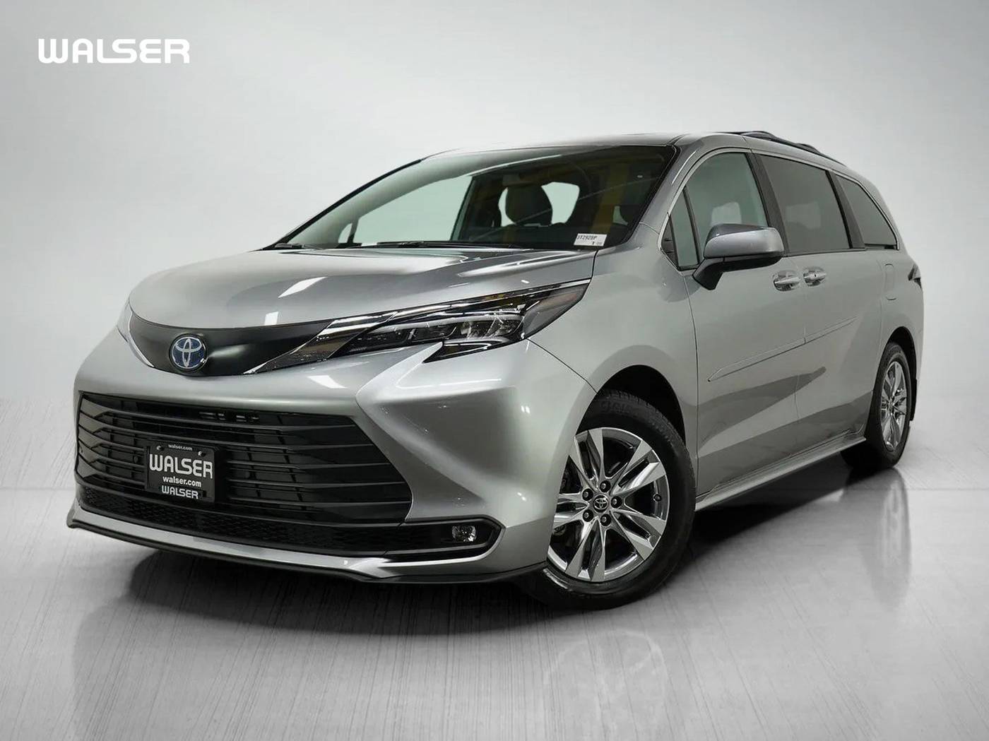 2025 Toyota Sienna XLE — Minivan — 8,986 mi — Bloomington, MN