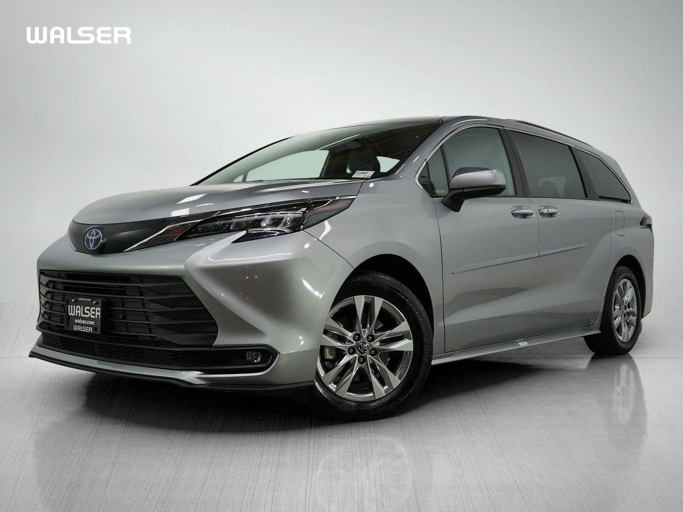 2025 Toyota Sienna XLE — Minivan — 8,745 mi — Bloomington, MN