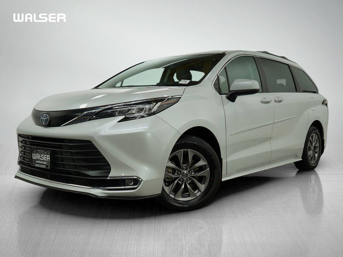 2023 Toyota Sienna XLE — Minivan — 46,596 mi — Bloomington, MN