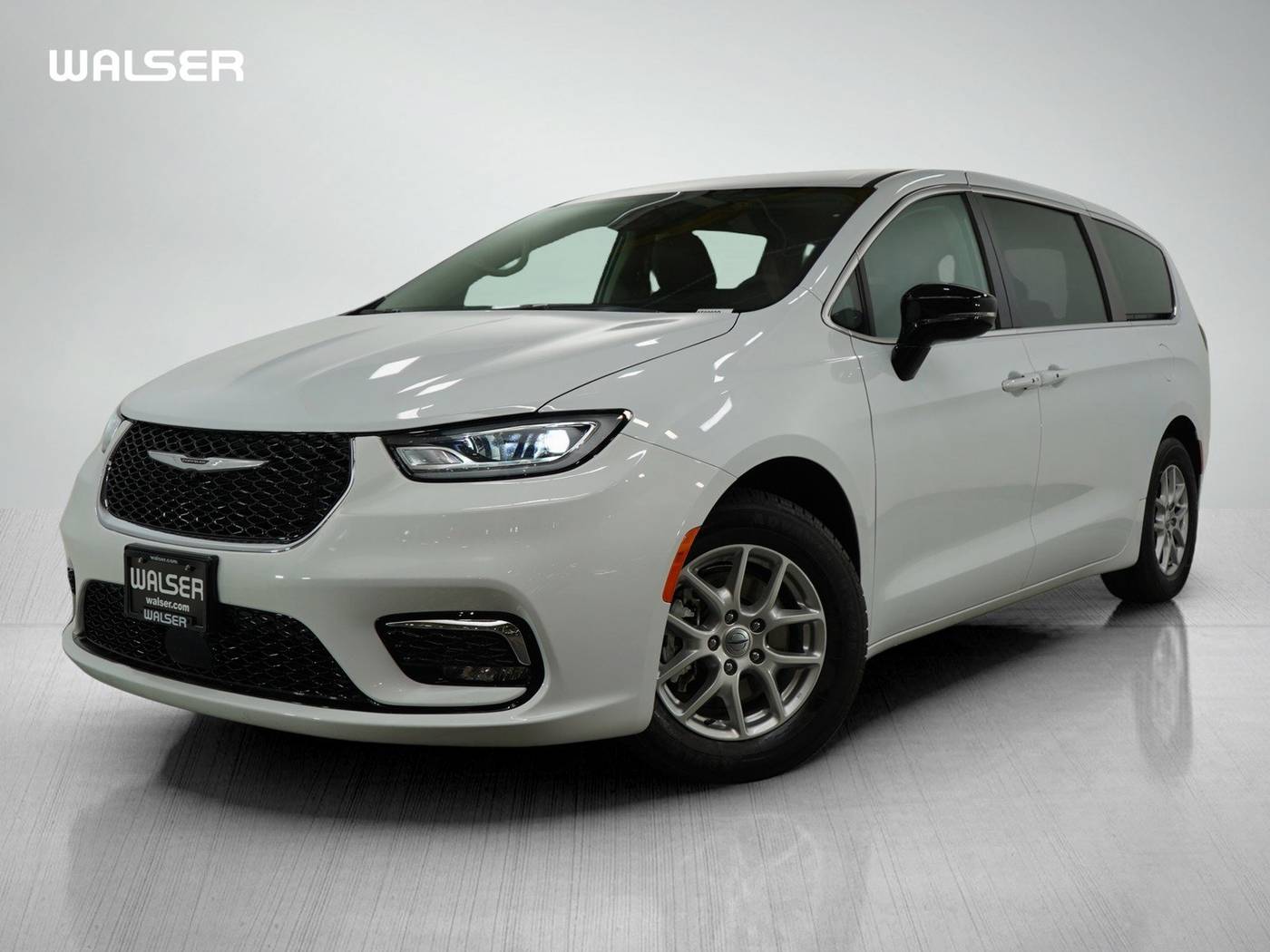 2024 Chrysler Pacifica Touring L — Minivan — 52,982 mi — Bloomington, MN