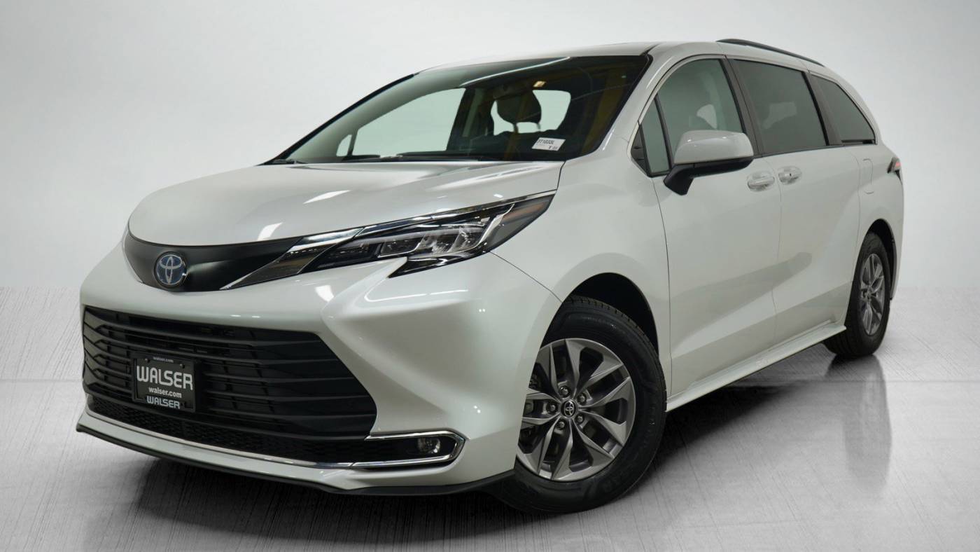 2022 Toyota Sienna XLE — Minivan — 38,846 mi — Bloomington, MN