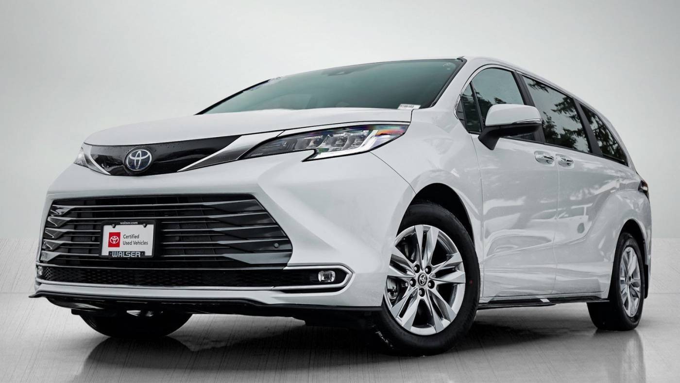 2024 Toyota Sienna Limited — Minivan — 4,136 mi — Bloomington, MN