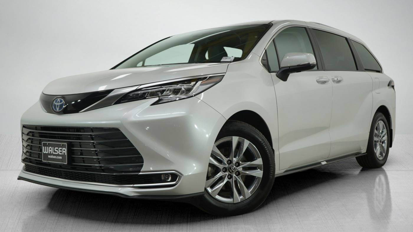 2024 Toyota Sienna Limited — Minivan — 7,238 mi — Bloomington, MN