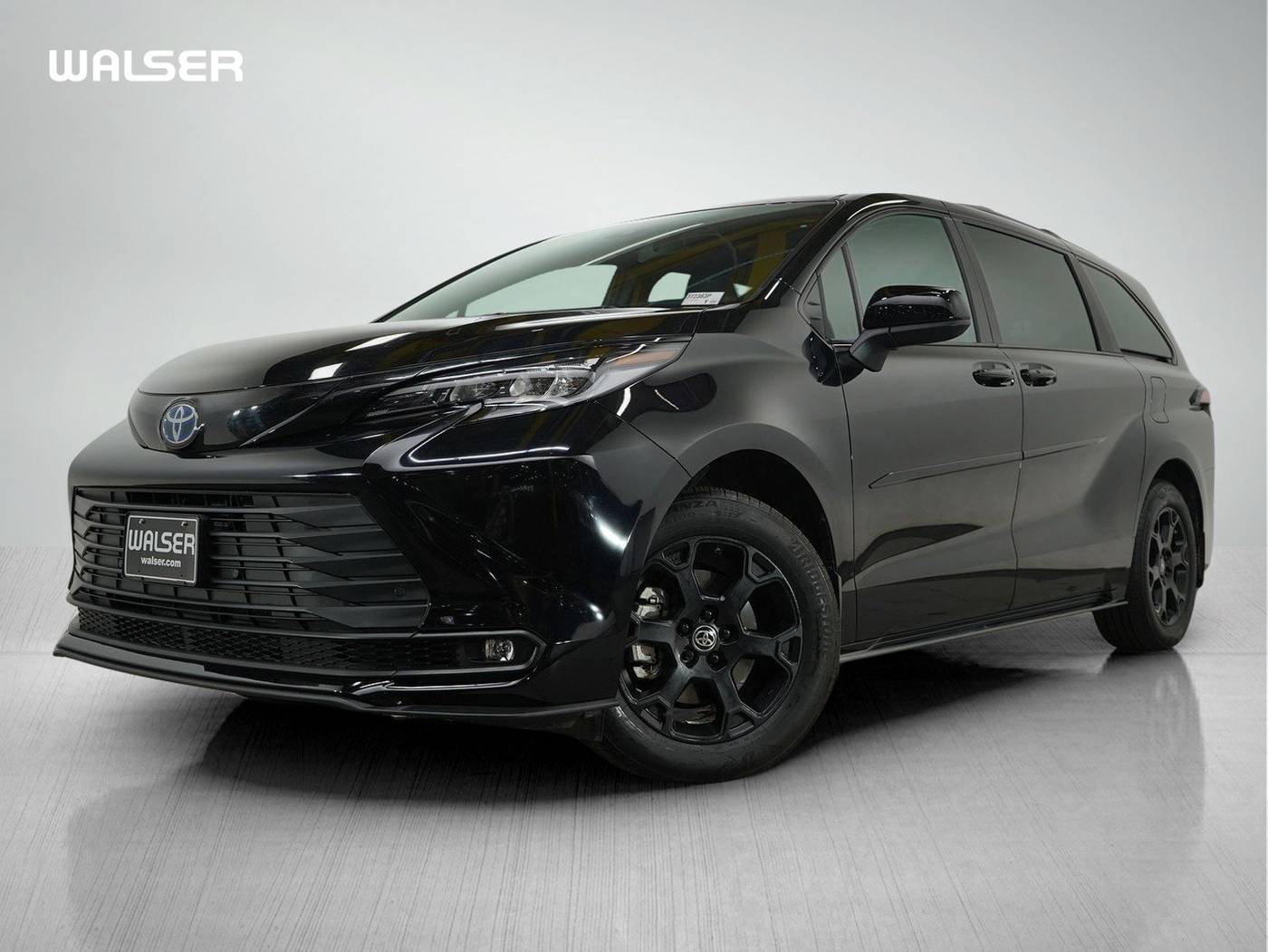 2025 Toyota Sienna Woodland Edition — Minivan — 13,558 mi — Bloomington, MN