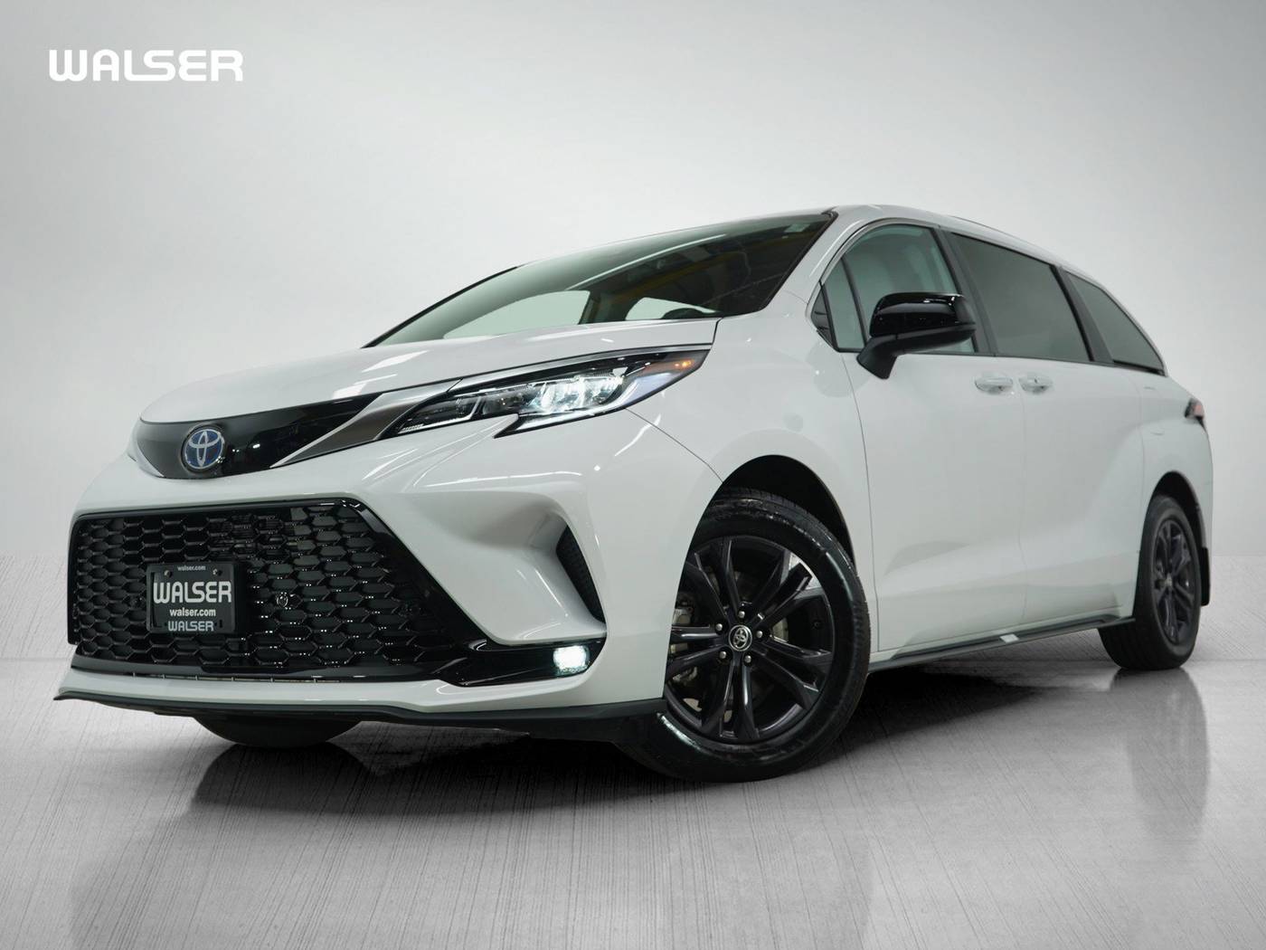 2024 Toyota Sienna LE — Minivan — 3,181 mi — Bloomington, MN
