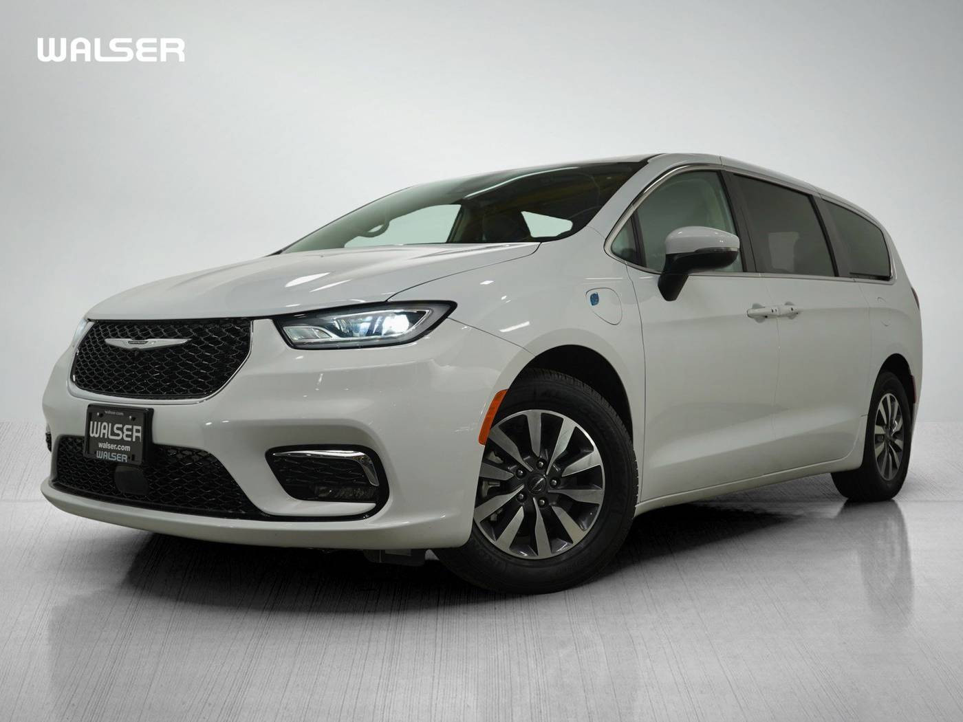 2023 Chrysler Pacifica Hybrid Touring L — Minivan — 48,052 mi — Bloomington, MN