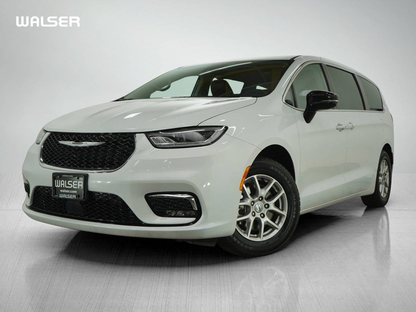 2024 Chrysler Pacifica Touring L — Minivan — 47,327 mi — Bloomington, MN
