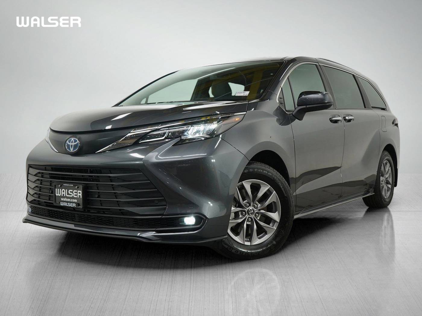 2025 Toyota Sienna XLE — Minivan — 2,425 mi — Bloomington, MN