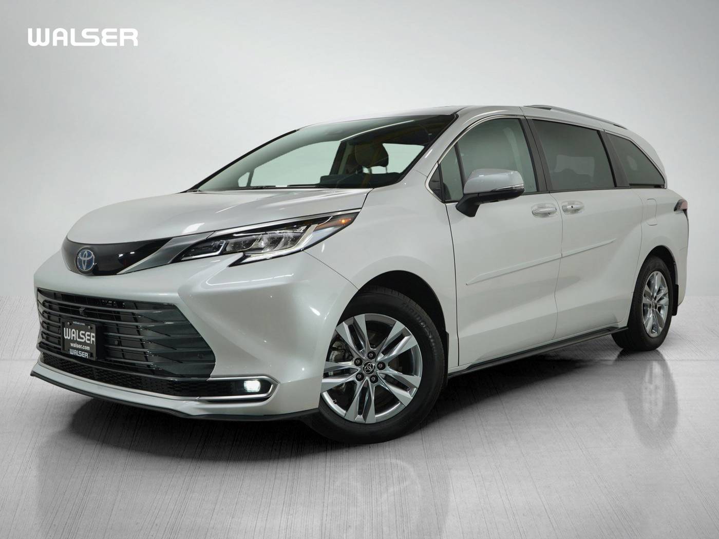 2023 Toyota Sienna LE — Minivan — 14,073 mi — Bloomington, MN