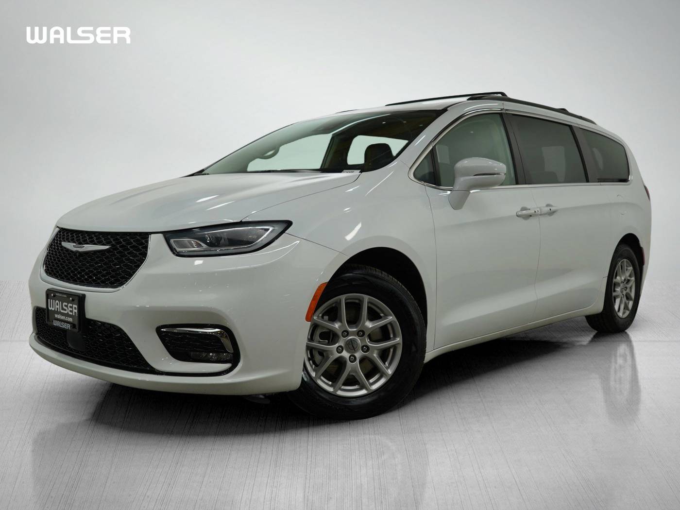 2022 Chrysler Pacifica Touring L — Minivan — 68,177 mi — Bloomington, MN