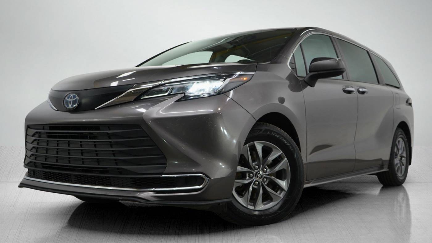 2022 Toyota Sienna LE — Minivan — 64,001 mi — Bloomington, MN