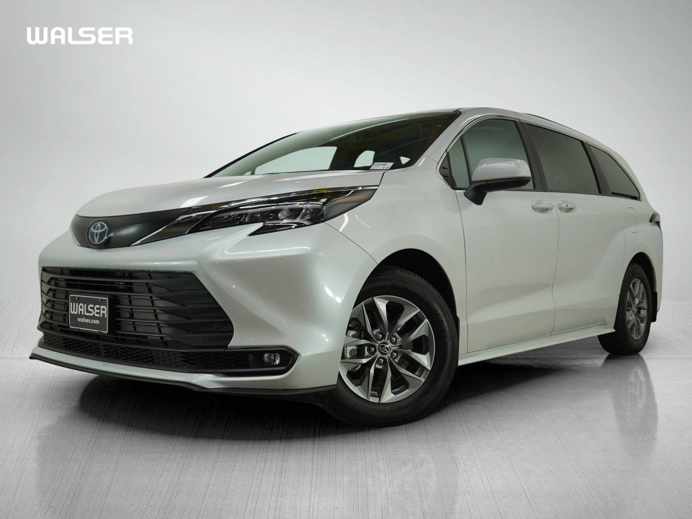 2025 Toyota Sienna XLE — Minivan — 2,962 mi — Bloomington, MN