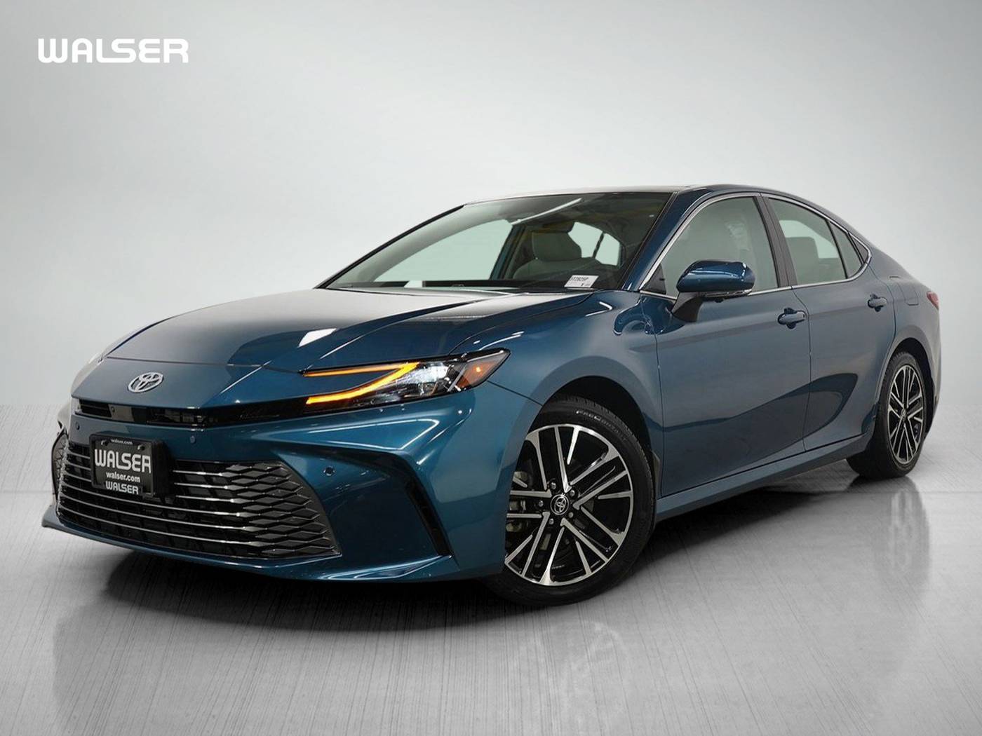 2025 Toyota Camry Hybrid XLE — Sedan — 8,957 mi — Bloomington, MN