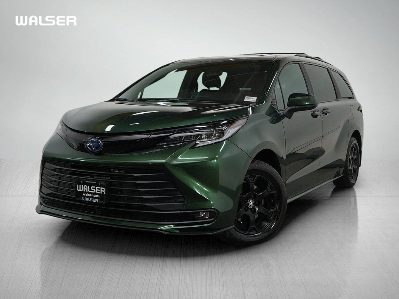 2025 Toyota Sienna Woodland Edition — Minivan — 8,396 mi — Bloomington, MN