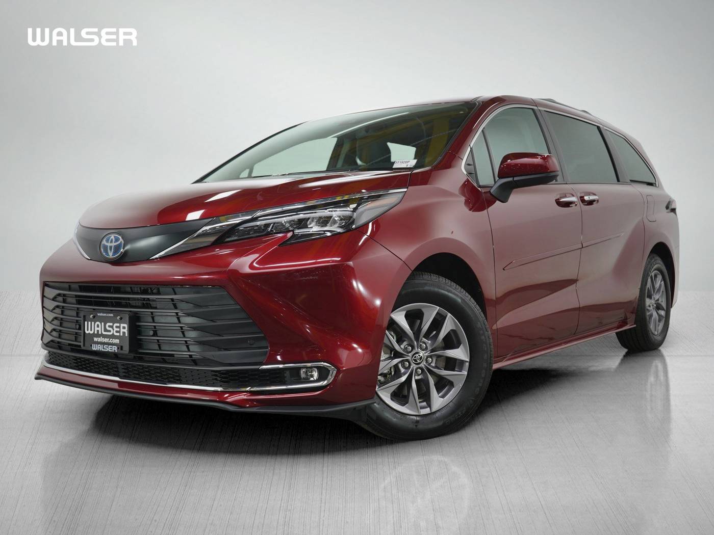 2024 Toyota Sienna XLE — Minivan — 5,748 mi — Bloomington, MN