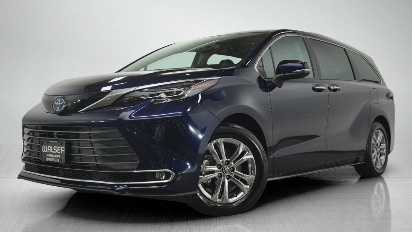 2024 Toyota Sienna Platinum — Minivan — 2,670 mi — Bloomington, MN
