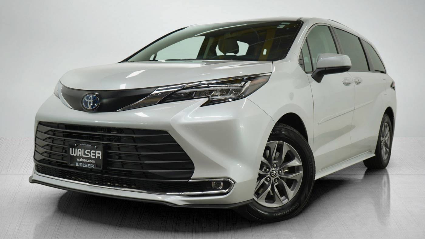 2022 Toyota Sienna XLE — Minivan — 50,548 mi — Burnsville, MN