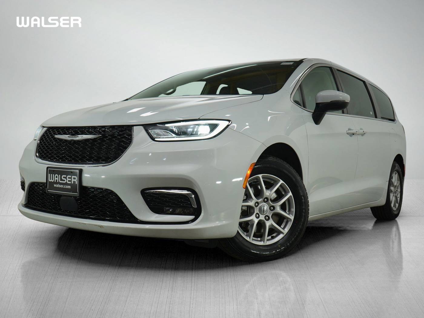 2023 Chrysler Pacifica Touring L — Minivan — 71,766 mi — Burnsville, MN
