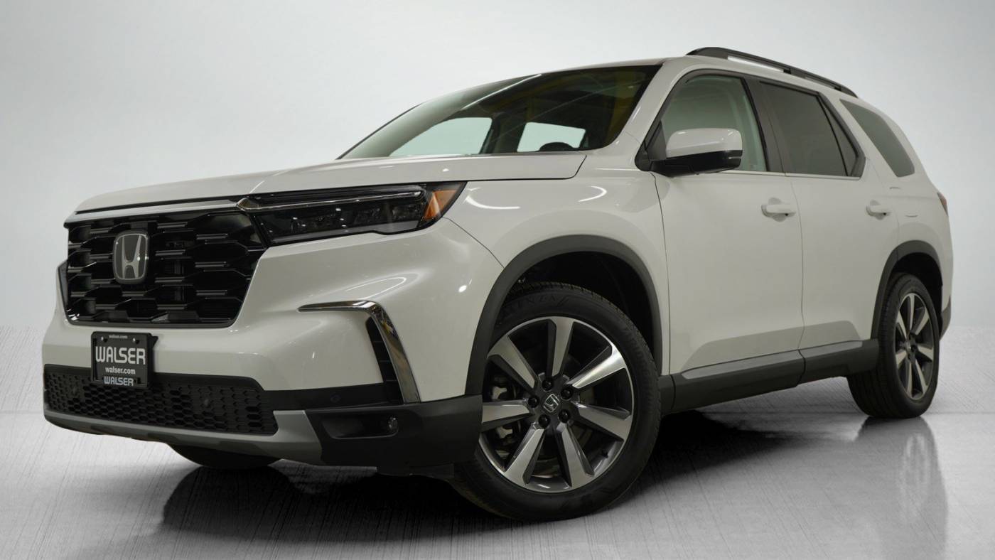 2023 Honda Pilot Touring — SUV — 25,272 mi — Burnsville, MN
