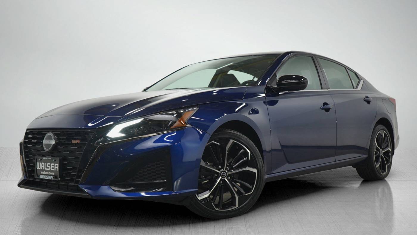 2023 Nissan Altima SR — Sedan — 9,518 mi — Burnsville, MN