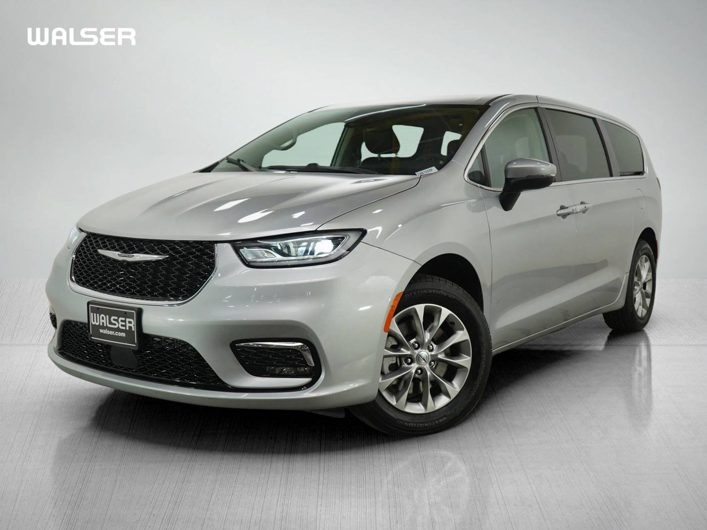 2023 Chrysler Pacifica Touring L — Minivan — 69,155 mi — Wayzata, MN