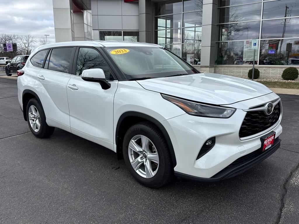 2023 Toyota Highlander LE — SUV — 51,947 mi — Janesville, WI