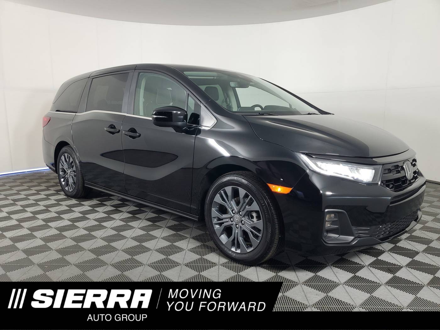 2025 Honda Odyssey Touring — Minivan — 613 mi — Monrovia, CA