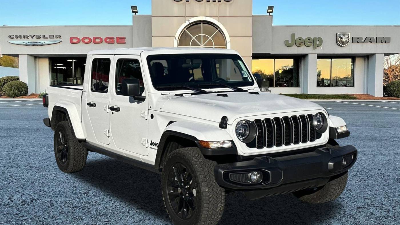 2024 Jeep Gladiator Jeep Beach — Pickup Truck — 693 mi — Griffin, GA