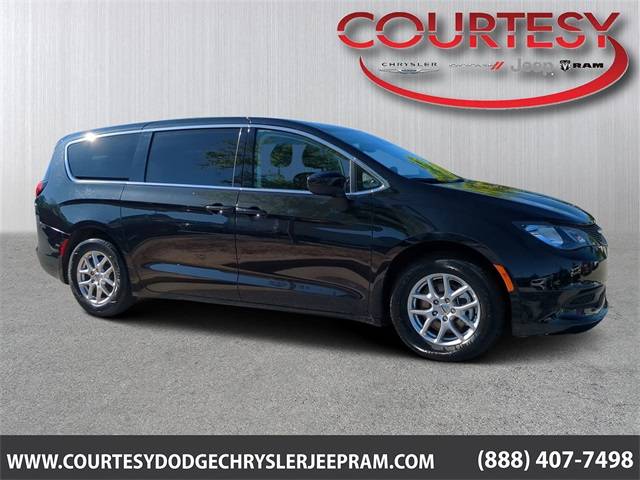 2023 Chrysler Voyager LX — Minivan — 67,550 mi — Stonecrest, GA