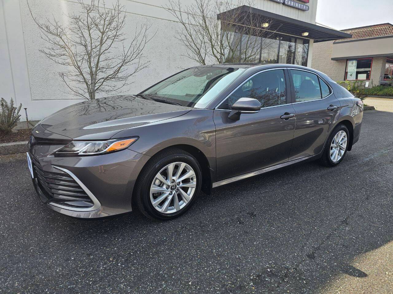 2023 Toyota Camry Hybrid LE — Sedan — 28,653 mi — Bellevue, WA
