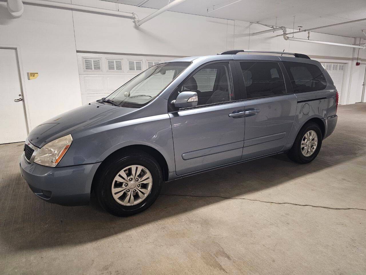 2012 Kia Sedona LX — Minivan — 84,823 mi — Bellevue, WA