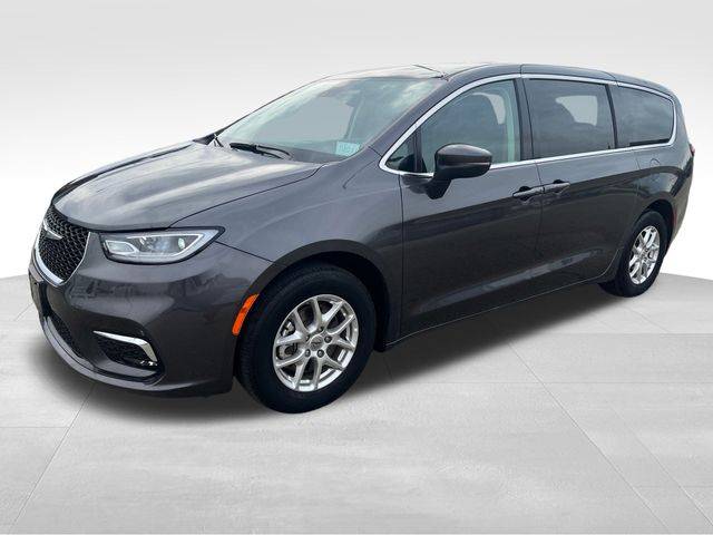 2023 Chrysler Pacifica Touring L — Minivan — 69,137 mi — Junction City, KS
