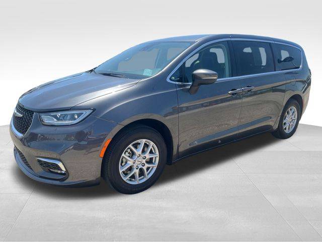 2023 Chrysler Pacifica Touring L — Minivan — 62,715 mi — Junction City, KS