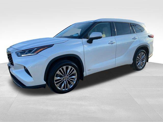 2024 Toyota Highlander Hybrid Platinum — SUV — 16,725 mi — Junction City, KS