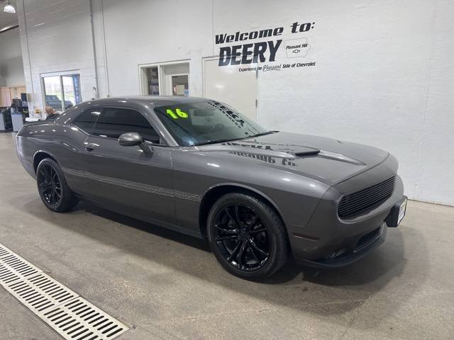 2016 Dodge Challenger SXT — Coupe — 65,102 mi — Pleasent Hill, IA