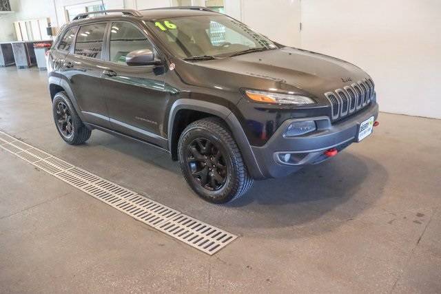 2016 Jeep Cherokee Trailhawk — SUV — 90,000 mi — Pleasent Hill, IA