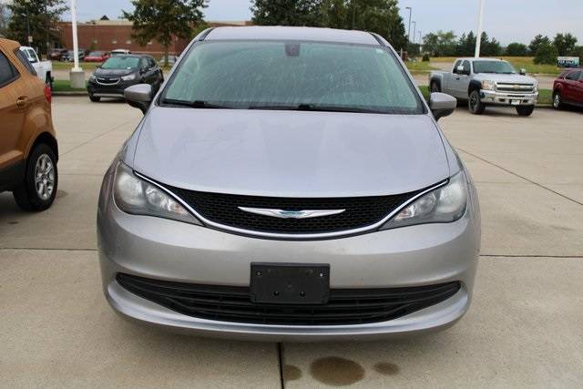 2017 Chrysler Pacifica Touring — Minivan — 129,882 mi — Pleasent Hill, IA