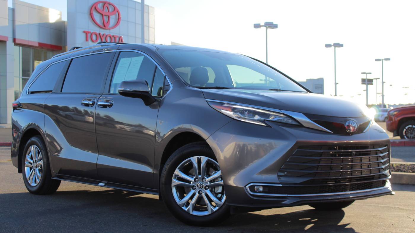 2024 Toyota Sienna Platinum — Minivan — 21,772 mi — Fairfield, CA