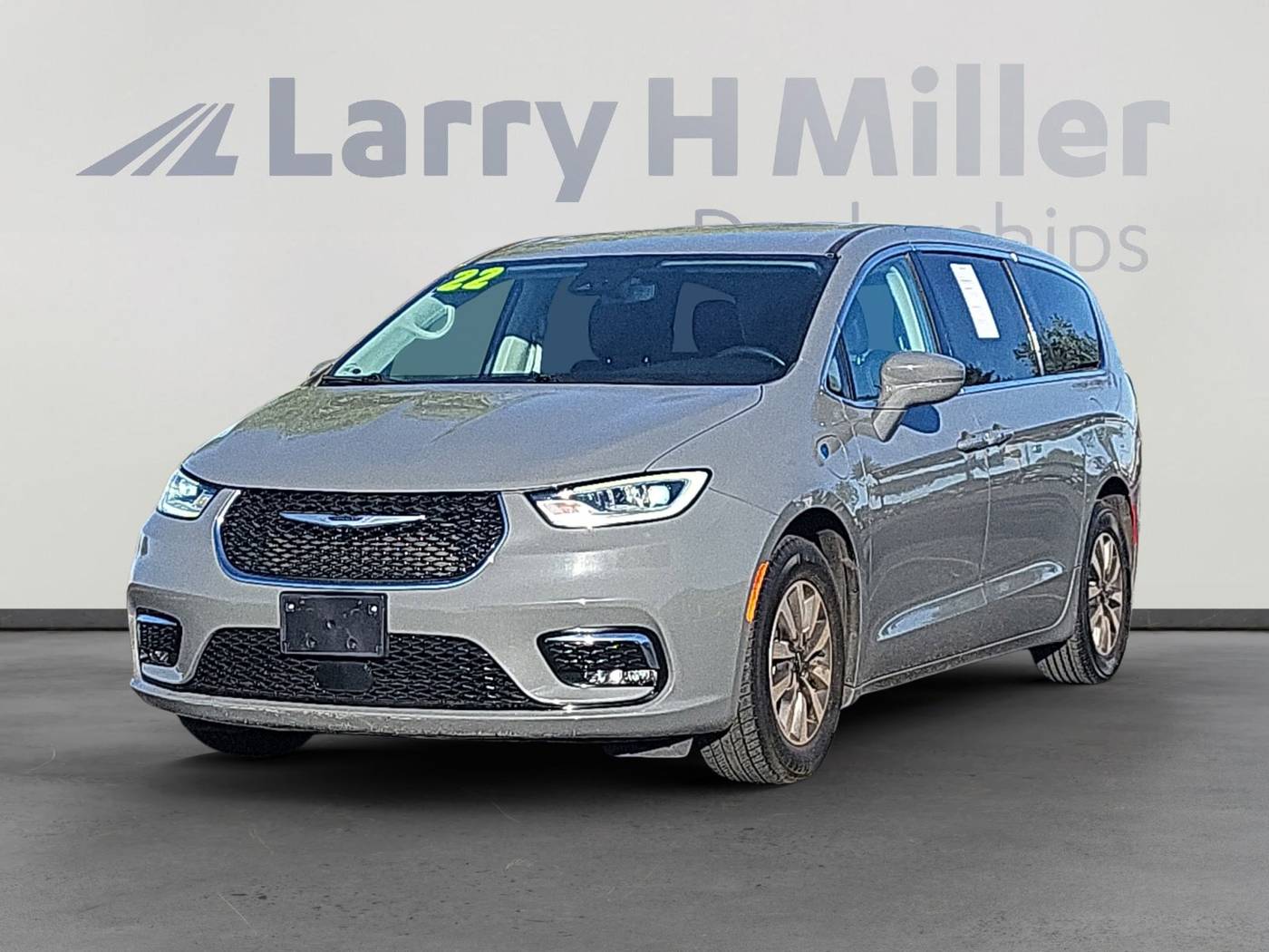 2022 Chrysler Pacifica Hybrid Touring L — Minivan — 42,963 mi — Albuquerque, NM