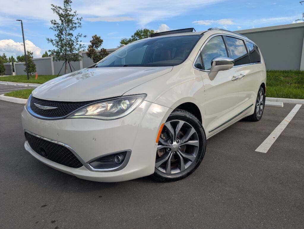 2017 Chrysler Pacifica Limited — Minivan — 111,788 mi — Tampa, FL