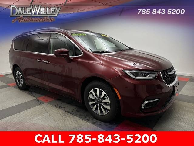 2021 Chrysler Pacifica Hybrid Touring L — Minivan — 69,601 mi — Lawrence, KS