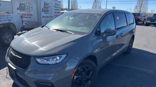 2022 Chrysler Pacifica Hybrid Touring L — Minivan — 65,421 mi — Lawrence, KS