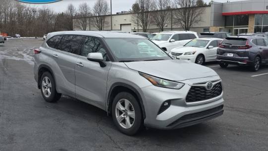 2022 Toyota Highlander LE — SUV — 28,221 mi — Delaware, OH