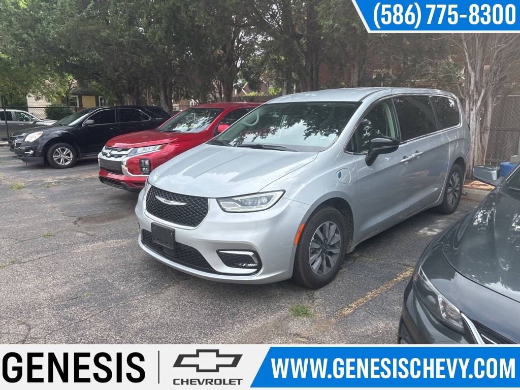 2024 Chrysler Pacifica Hybrid Select — Minivan — 17,734 mi — Eastpointe, MI